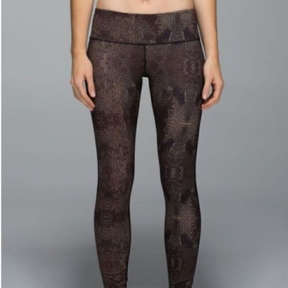 Lululemon Black Gold Golden Goddess Wunder Under leggings - Picture 2 of 8